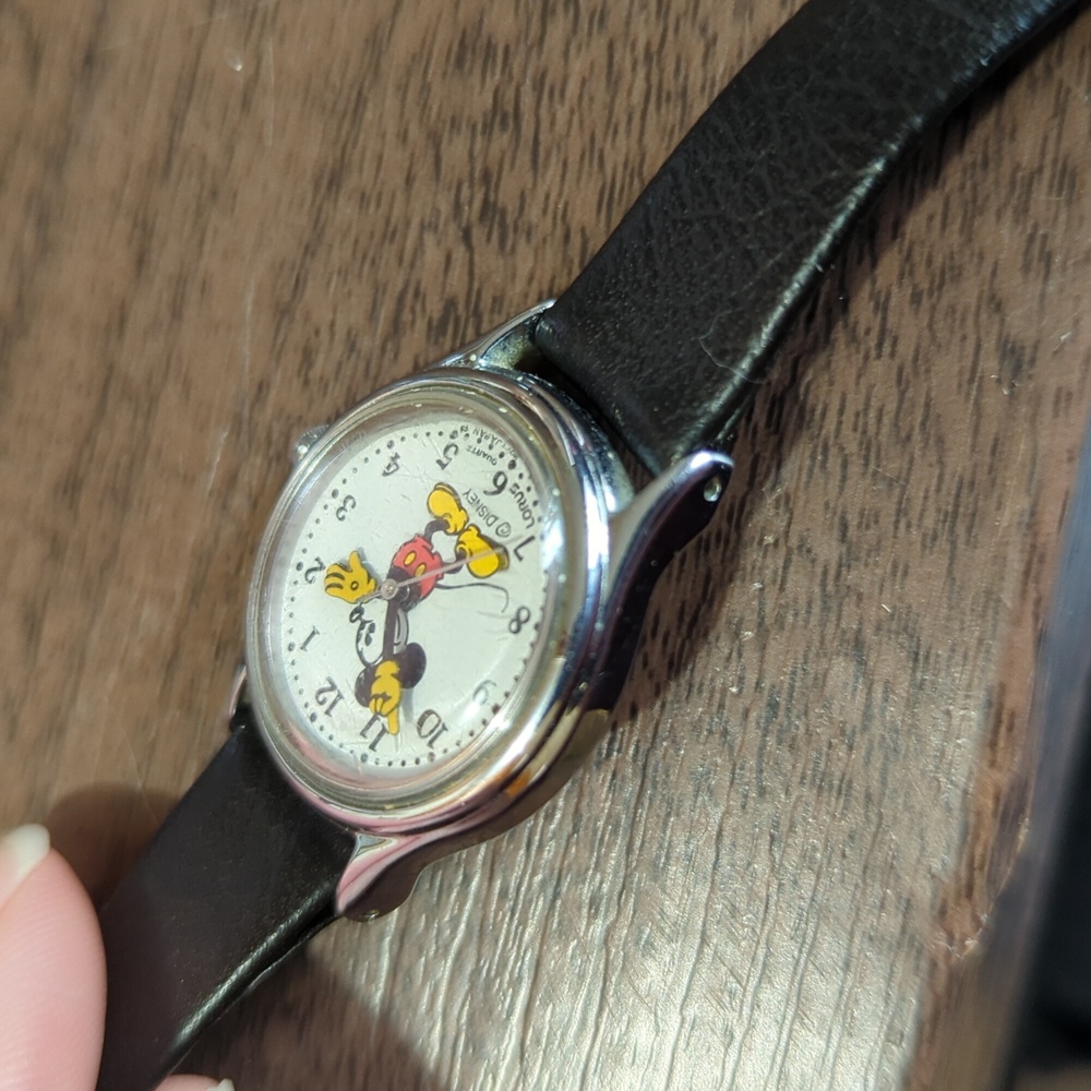 Vintage Disney Mickey Lorus Watch - Picture 10 of 11